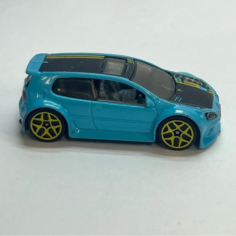 hot wheels volkswagen gold gti die cast car 2013 light blue yellow black racing‎